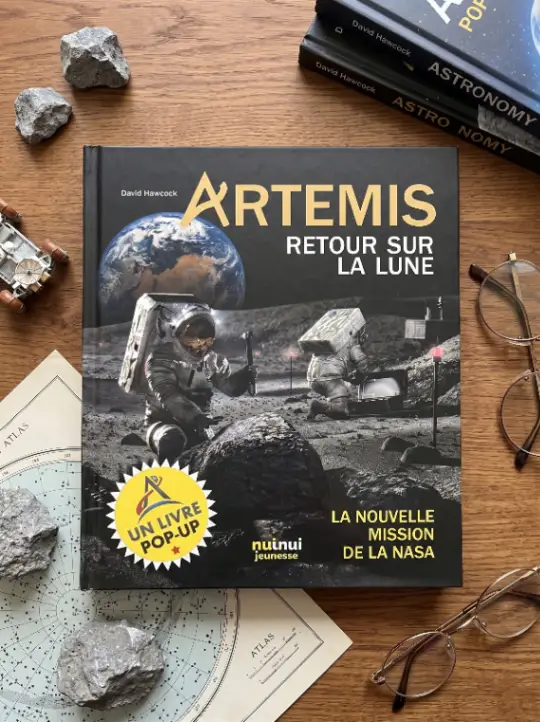 Couverture de ARTEMIS RETOUR SUR LA LUNE LIVRE POP-UP